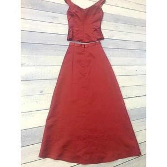 Impression Maroon Two Piece Gown Size 2 - Picture 3 of 7